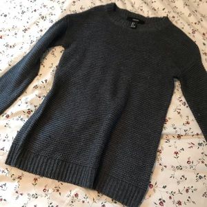 Gray knit sweater 🆓